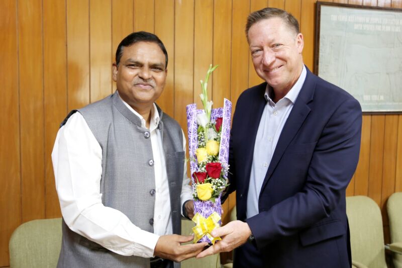 Image for the Tweet beginning: Chairman, NDDB, Dr @ShahMeenesh, met